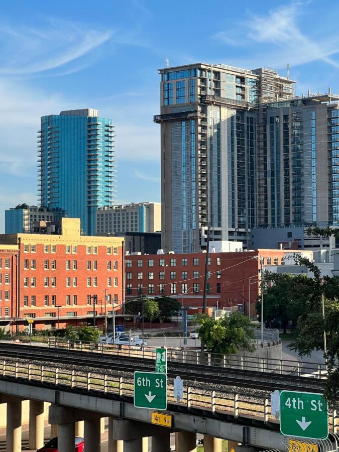Cowboy Live, Laugh, & Loft Fort Worth 2 Bedroom Loft Downtown Eksteriør billede